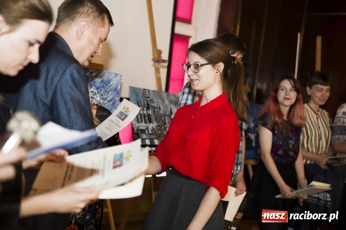 Zdjęcie w galerii na portalu naszraciborz.pl: Rozstrzygnięcie Konkursu Plastycznego 1050 lat Chrztu Polski wiadomości z regionu