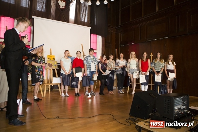 Zdjęcie w galerii na portalu naszraciborz.pl: Rozstrzygnięcie Konkursu Plastycznego 1050 lat Chrztu Polski wiadomości z regionu