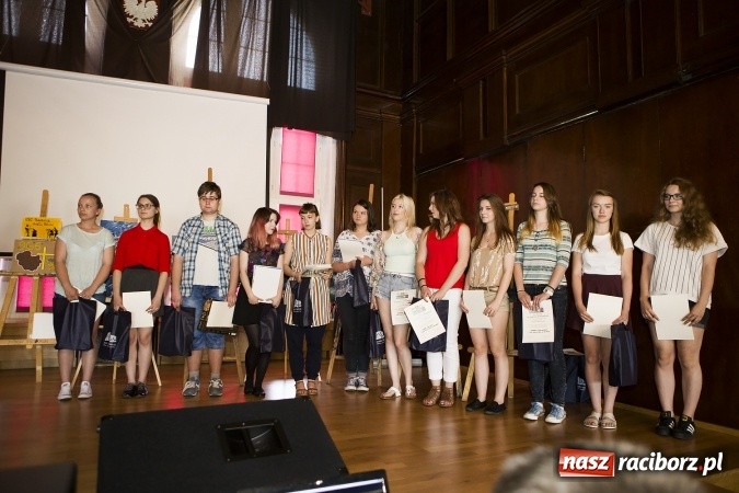 Zdjęcie w galerii na portalu naszraciborz.pl: Rozstrzygnięcie Konkursu Plastycznego 1050 lat Chrztu Polski wiadomości z regionu