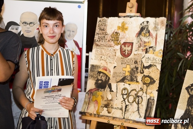 Zdjęcie w galerii na portalu naszraciborz.pl: Rozstrzygnięcie Konkursu Plastycznego 1050 lat Chrztu Polski wiadomości z regionu