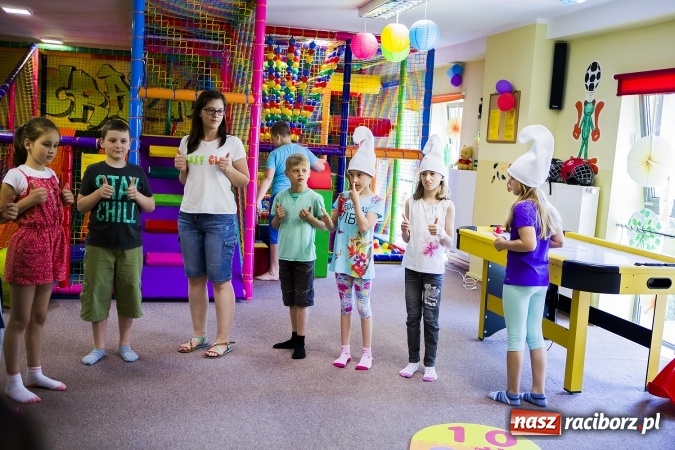 Zdjęcie w galerii na portalu naszraciborz.pl: Klasa na Medal SP 1 bawiła się w Crazy Clubie wiadomości z regionu