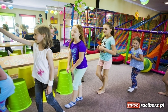 Zdjęcie w galerii na portalu naszraciborz.pl: Klasa na Medal SP 1 bawiła się w Crazy Clubie wiadomości z regionu