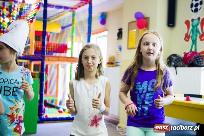 Zdjęcie w galerii na portalu naszraciborz.pl: Klasa na Medal SP 1 bawiła się w Crazy Clubie wiadomości z regionu