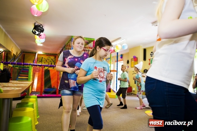 Zdjęcie w galerii na portalu naszraciborz.pl: Klasa na Medal SP 1 bawiła się w Crazy Clubie wiadomości z regionu