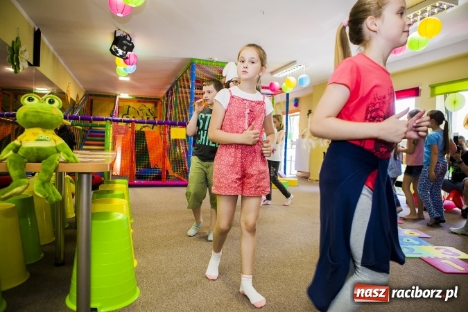 Zdjęcie w galerii na portalu naszraciborz.pl: Klasa na Medal SP 1 bawiła się w Crazy Clubie wiadomości z regionu