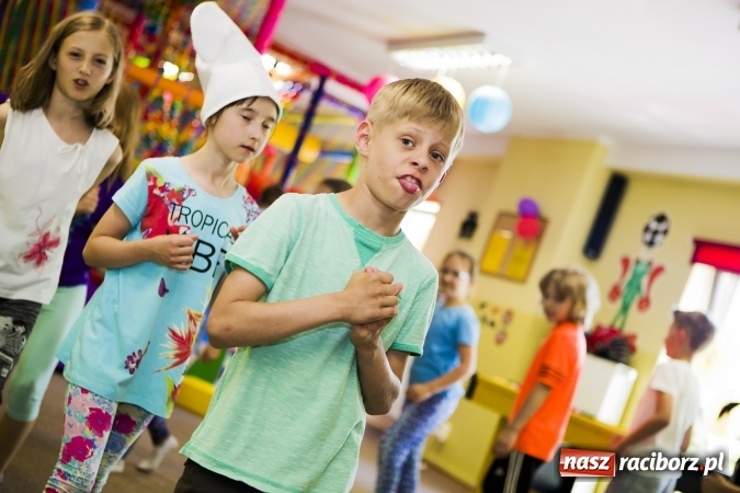 Zdjęcie w galerii na portalu naszraciborz.pl: Klasa na Medal SP 1 bawiła się w Crazy Clubie wiadomości z regionu