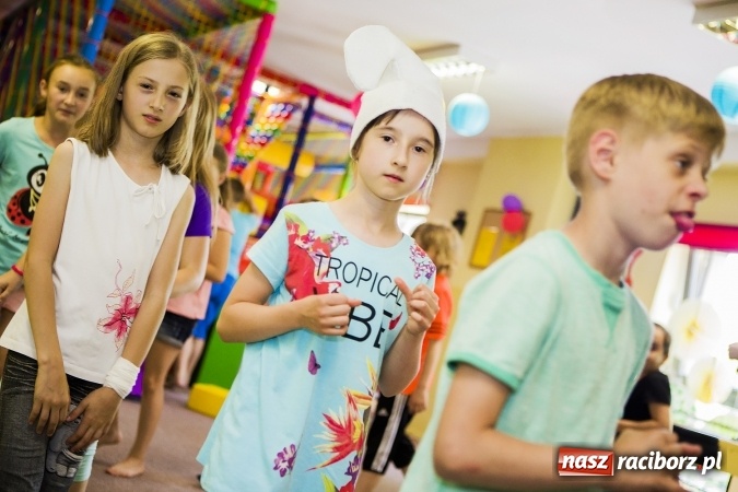 Zdjęcie w galerii na portalu naszraciborz.pl: Klasa na Medal SP 1 bawiła się w Crazy Clubie wiadomości z regionu