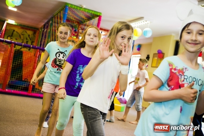 Zdjęcie w galerii na portalu naszraciborz.pl: Klasa na Medal SP 1 bawiła się w Crazy Clubie wiadomości z regionu