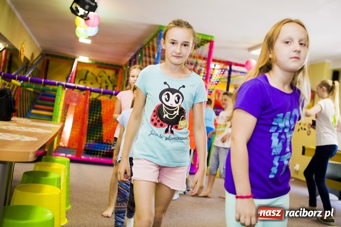 Zdjęcie w galerii na portalu naszraciborz.pl: Klasa na Medal SP 1 bawiła się w Crazy Clubie wiadomości z regionu