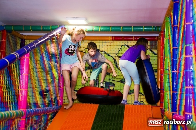 Zdjęcie w galerii na portalu naszraciborz.pl: Klasa na Medal SP 1 bawiła się w Crazy Clubie wiadomości z regionu