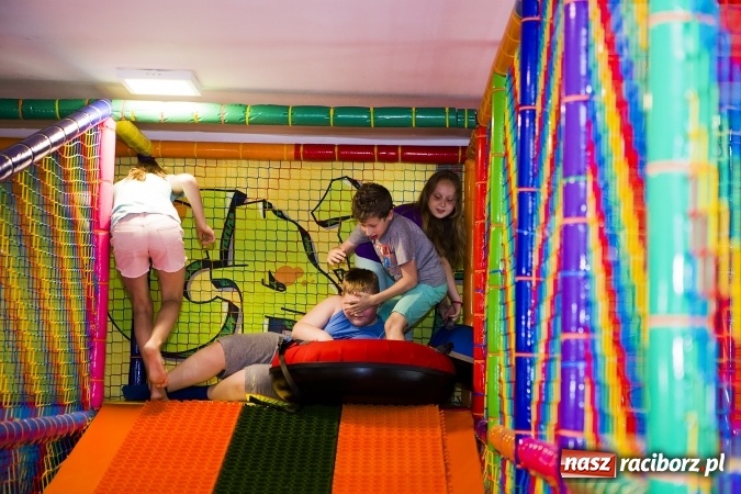 Zdjęcie w galerii na portalu naszraciborz.pl: Klasa na Medal SP 1 bawiła się w Crazy Clubie wiadomości z regionu