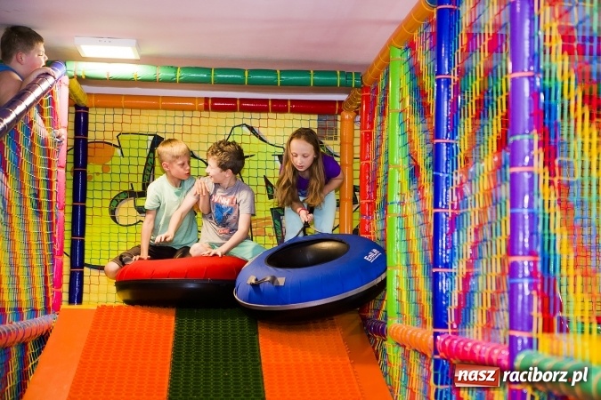 Zdjęcie w galerii na portalu naszraciborz.pl: Klasa na Medal SP 1 bawiła się w Crazy Clubie wiadomości z regionu