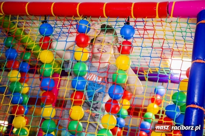 Zdjęcie w galerii na portalu naszraciborz.pl: Klasa na Medal SP 1 bawiła się w Crazy Clubie wiadomości z regionu