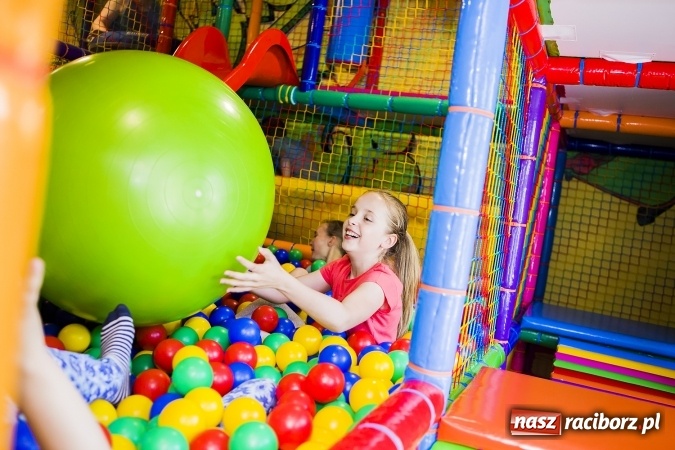 Zdjęcie w galerii na portalu naszraciborz.pl: Klasa na Medal SP 1 bawiła się w Crazy Clubie wiadomości z regionu