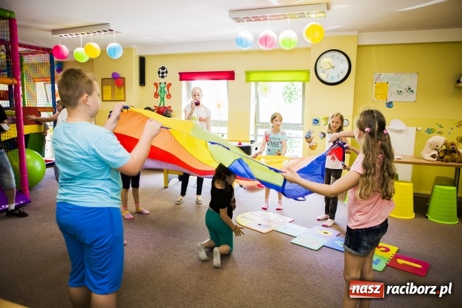 Zdjęcie w galerii na portalu naszraciborz.pl: Klasa na Medal SP 1 bawiła się w Crazy Clubie wiadomości z regionu