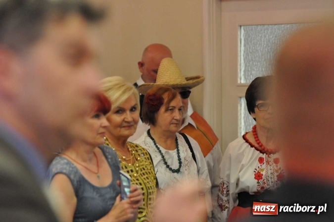 Zdjęcie w galerii na portalu naszraciborz.pl: Rozśpiewana sesja Rady Miasta. Aleksandra Orłowska z medalem i tytułem Zasłużonej dla Miasta Raciborza wiadomości z regionu