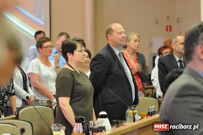 Zdjęcie w galerii na portalu naszraciborz.pl: Rozśpiewana sesja Rady Miasta. Aleksandra Orłowska z medalem i tytułem Zasłużonej dla Miasta Raciborza wiadomości z regionu