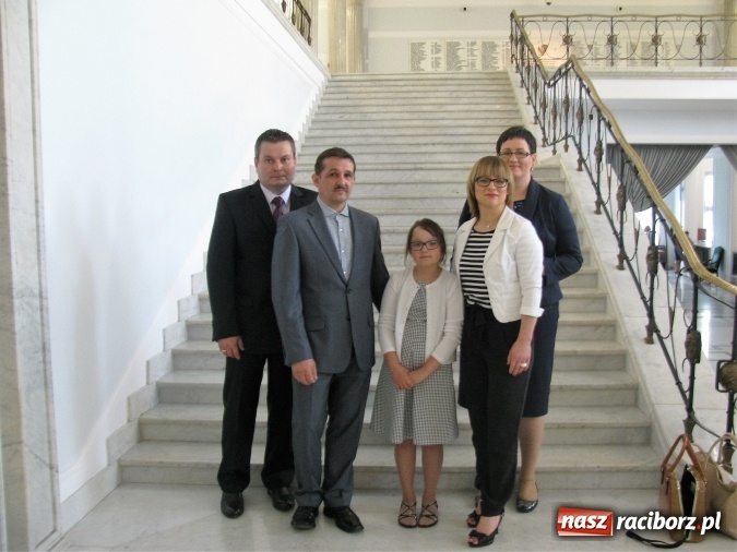 Zdjęcie w galerii na portalu naszraciborz.pl: Uczennica z krzanowickiej szkoły w sejmowym finale konkursu plastycznego  wiadomości z regionu