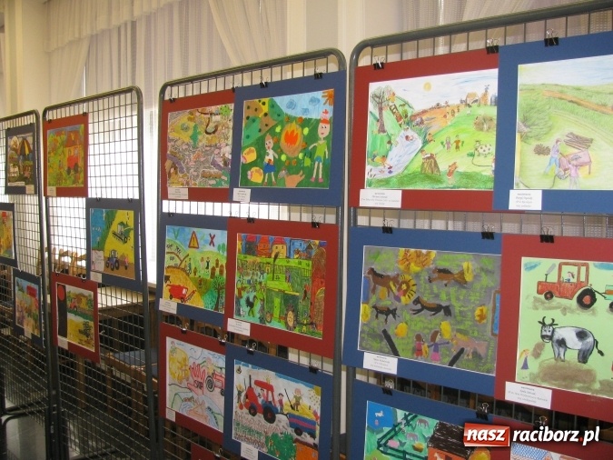 Zdjęcie w galerii na portalu naszraciborz.pl: Uczennica z krzanowickiej szkoły w sejmowym finale konkursu plastycznego  wiadomości z regionu