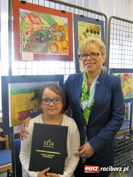 Zdjęcie w galerii na portalu naszraciborz.pl: Uczennica z krzanowickiej szkoły w sejmowym finale konkursu plastycznego  wiadomości z regionu