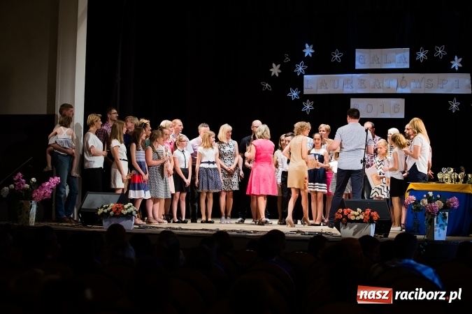 Zdjęcie w galerii na portalu naszraciborz.pl: Gala Laureatów Szkoły Podstawowej nr 18 im. Książąt Raciborskich. Wręczono Orły i Superorły Osiemnastki wiadomości z regionu
