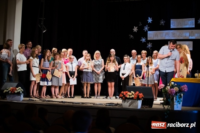 Zdjęcie w galerii na portalu naszraciborz.pl: Gala Laureatów Szkoły Podstawowej nr 18 im. Książąt Raciborskich. Wręczono Orły i Superorły Osiemnastki wiadomości z regionu