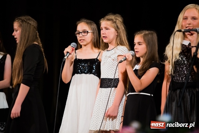 Zdjęcie w galerii na portalu naszraciborz.pl: Gala Laureatów Szkoły Podstawowej nr 18 im. Książąt Raciborskich. Wręczono Orły i Superorły Osiemnastki wiadomości z regionu