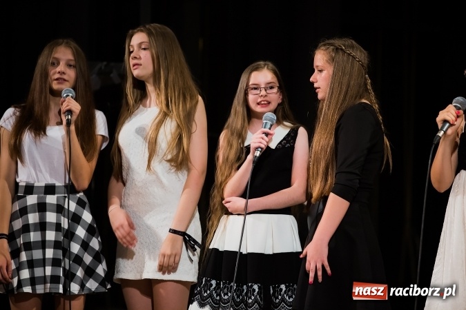 Zdjęcie w galerii na portalu naszraciborz.pl: Gala Laureatów Szkoły Podstawowej nr 18 im. Książąt Raciborskich. Wręczono Orły i Superorły Osiemnastki wiadomości z regionu