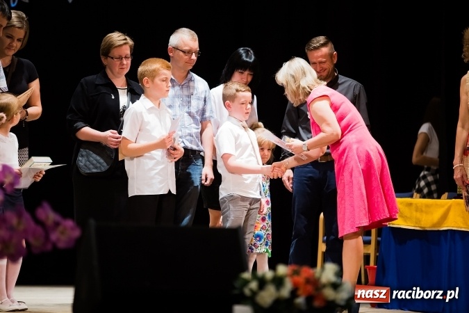 Zdjęcie w galerii na portalu naszraciborz.pl: Gala Laureatów Szkoły Podstawowej nr 18 im. Książąt Raciborskich. Wręczono Orły i Superorły Osiemnastki wiadomości z regionu