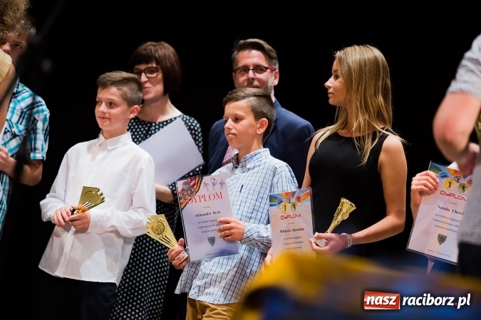 Zdjęcie w galerii na portalu naszraciborz.pl: Gala Laureatów Szkoły Podstawowej nr 18 im. Książąt Raciborskich. Wręczono Orły i Superorły Osiemnastki wiadomości z regionu