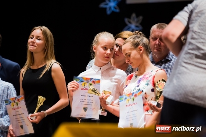 Zdjęcie w galerii na portalu naszraciborz.pl: Gala Laureatów Szkoły Podstawowej nr 18 im. Książąt Raciborskich. Wręczono Orły i Superorły Osiemnastki wiadomości z regionu