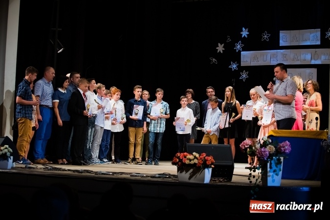 Zdjęcie w galerii na portalu naszraciborz.pl: Gala Laureatów Szkoły Podstawowej nr 18 im. Książąt Raciborskich. Wręczono Orły i Superorły Osiemnastki wiadomości z regionu