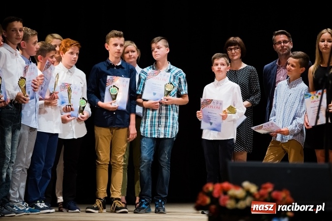 Zdjęcie w galerii na portalu naszraciborz.pl: Gala Laureatów Szkoły Podstawowej nr 18 im. Książąt Raciborskich. Wręczono Orły i Superorły Osiemnastki wiadomości z regionu