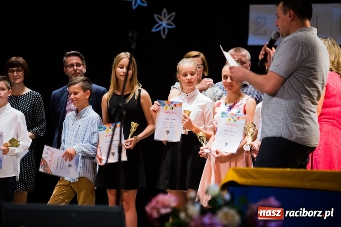 Zdjęcie w galerii na portalu naszraciborz.pl: Gala Laureatów Szkoły Podstawowej nr 18 im. Książąt Raciborskich. Wręczono Orły i Superorły Osiemnastki wiadomości z regionu