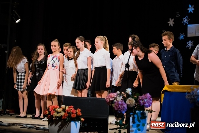 Zdjęcie w galerii na portalu naszraciborz.pl: Gala Laureatów Szkoły Podstawowej nr 18 im. Książąt Raciborskich. Wręczono Orły i Superorły Osiemnastki wiadomości z regionu