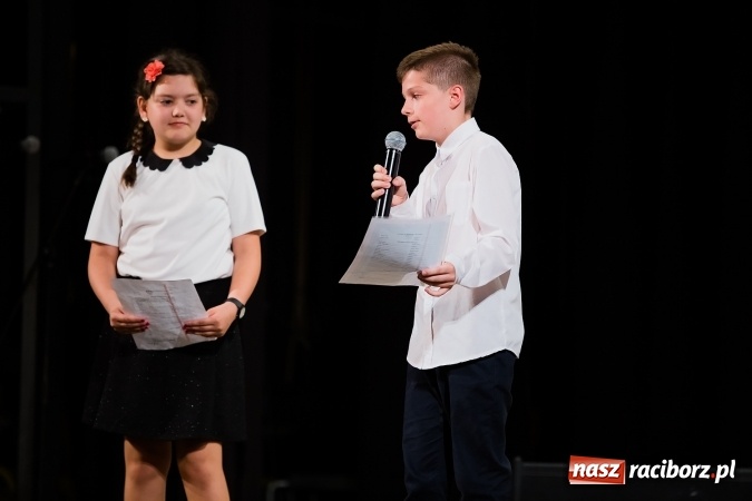 Zdjęcie w galerii na portalu naszraciborz.pl: Gala Laureatów Szkoły Podstawowej nr 18 im. Książąt Raciborskich. Wręczono Orły i Superorły Osiemnastki wiadomości z regionu