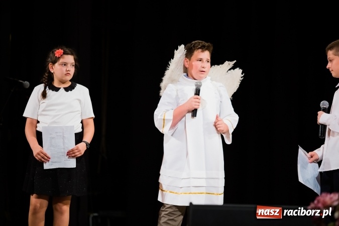 Zdjęcie w galerii na portalu naszraciborz.pl: Gala Laureatów Szkoły Podstawowej nr 18 im. Książąt Raciborskich. Wręczono Orły i Superorły Osiemnastki wiadomości z regionu