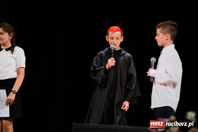 Zdjęcie w galerii na portalu naszraciborz.pl: Gala Laureatów Szkoły Podstawowej nr 18 im. Książąt Raciborskich. Wręczono Orły i Superorły Osiemnastki wiadomości z regionu