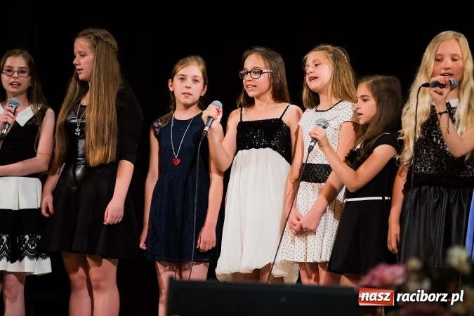 Zdjęcie w galerii na portalu naszraciborz.pl: Gala Laureatów Szkoły Podstawowej nr 18 im. Książąt Raciborskich. Wręczono Orły i Superorły Osiemnastki wiadomości z regionu