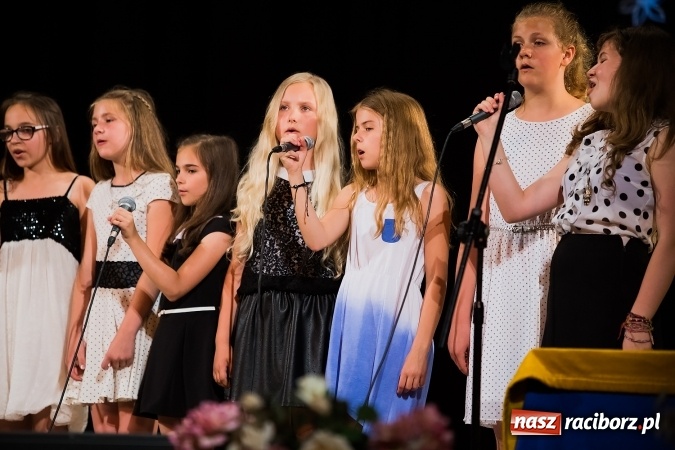 Zdjęcie w galerii na portalu naszraciborz.pl: Gala Laureatów Szkoły Podstawowej nr 18 im. Książąt Raciborskich. Wręczono Orły i Superorły Osiemnastki wiadomości z regionu