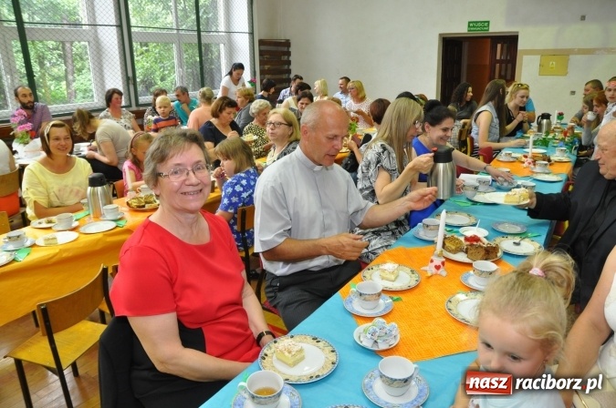 Zdjęcie w galerii na portalu naszraciborz.pl: Święto patrona w Katolickiej Niepublicznej Szkole Podstawowej im. bł. Jana Pawła II w Raciborzu-Sudole wiadomości z regionu