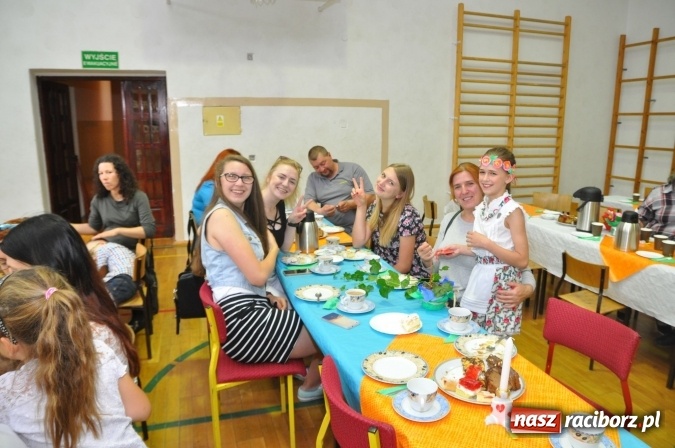 Zdjęcie w galerii na portalu naszraciborz.pl: Święto patrona w Katolickiej Niepublicznej Szkole Podstawowej im. bł. Jana Pawła II w Raciborzu-Sudole wiadomości z regionu