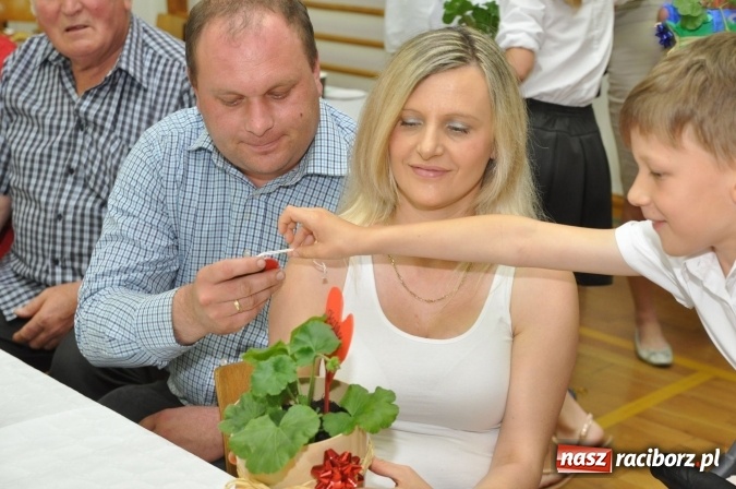 Zdjęcie w galerii na portalu naszraciborz.pl: Święto patrona w Katolickiej Niepublicznej Szkole Podstawowej im. bł. Jana Pawła II w Raciborzu-Sudole wiadomości z regionu