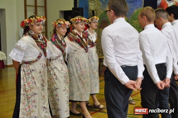 Zdjęcie w galerii na portalu naszraciborz.pl: Święto patrona w Katolickiej Niepublicznej Szkole Podstawowej im. bł. Jana Pawła II w Raciborzu-Sudole wiadomości z regionu