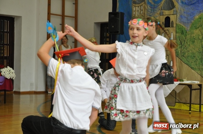 Zdjęcie w galerii na portalu naszraciborz.pl: Święto patrona w Katolickiej Niepublicznej Szkole Podstawowej im. bł. Jana Pawła II w Raciborzu-Sudole wiadomości z regionu