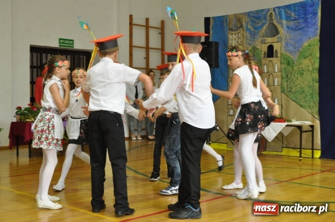 Zdjęcie w galerii na portalu naszraciborz.pl: Święto patrona w Katolickiej Niepublicznej Szkole Podstawowej im. bł. Jana Pawła II w Raciborzu-Sudole wiadomości z regionu