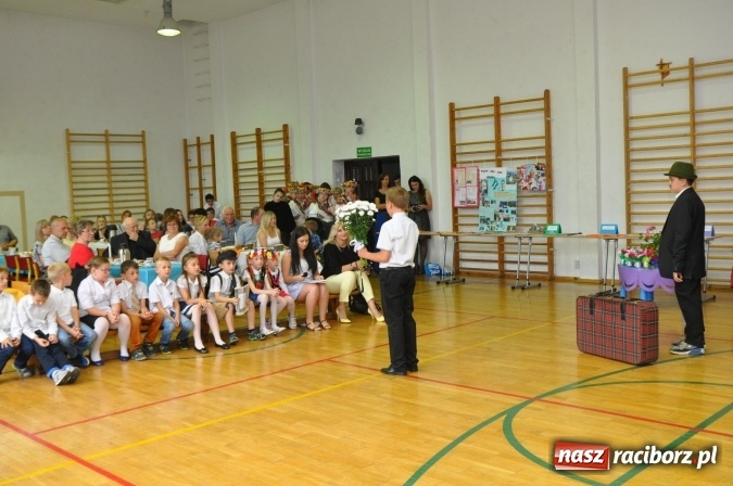 Zdjęcie w galerii na portalu naszraciborz.pl: Święto patrona w Katolickiej Niepublicznej Szkole Podstawowej im. bł. Jana Pawła II w Raciborzu-Sudole wiadomości z regionu