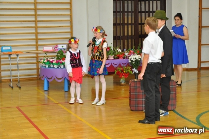 Zdjęcie w galerii na portalu naszraciborz.pl: Święto patrona w Katolickiej Niepublicznej Szkole Podstawowej im. bł. Jana Pawła II w Raciborzu-Sudole wiadomości z regionu