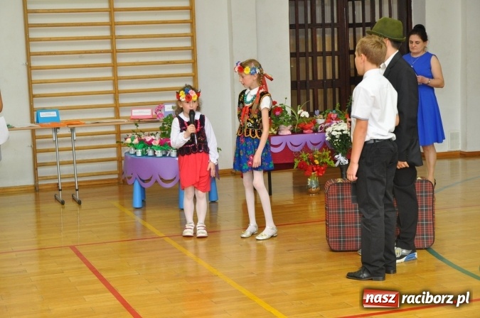 Zdjęcie w galerii na portalu naszraciborz.pl: Święto patrona w Katolickiej Niepublicznej Szkole Podstawowej im. bł. Jana Pawła II w Raciborzu-Sudole wiadomości z regionu