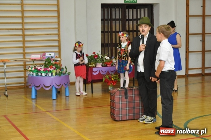 Zdjęcie w galerii na portalu naszraciborz.pl: Święto patrona w Katolickiej Niepublicznej Szkole Podstawowej im. bł. Jana Pawła II w Raciborzu-Sudole wiadomości z regionu